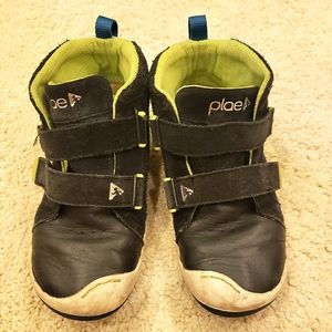 Plae sneakers/boots, size 1 (big kid)